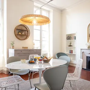 Appartement Intra-muros, Vue Palais Des Papes 